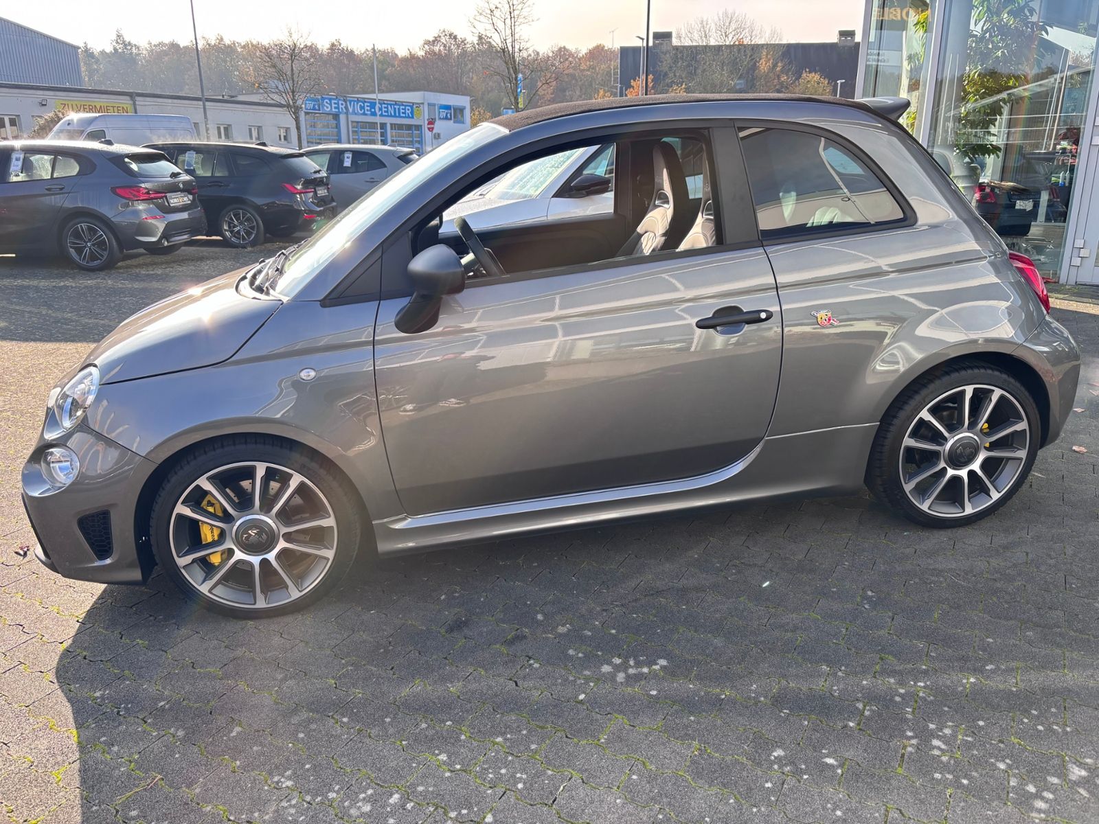Fahrzeugabbildung Abarth 695C Automatik KLIMA NAV BEATS LEDER SHZ