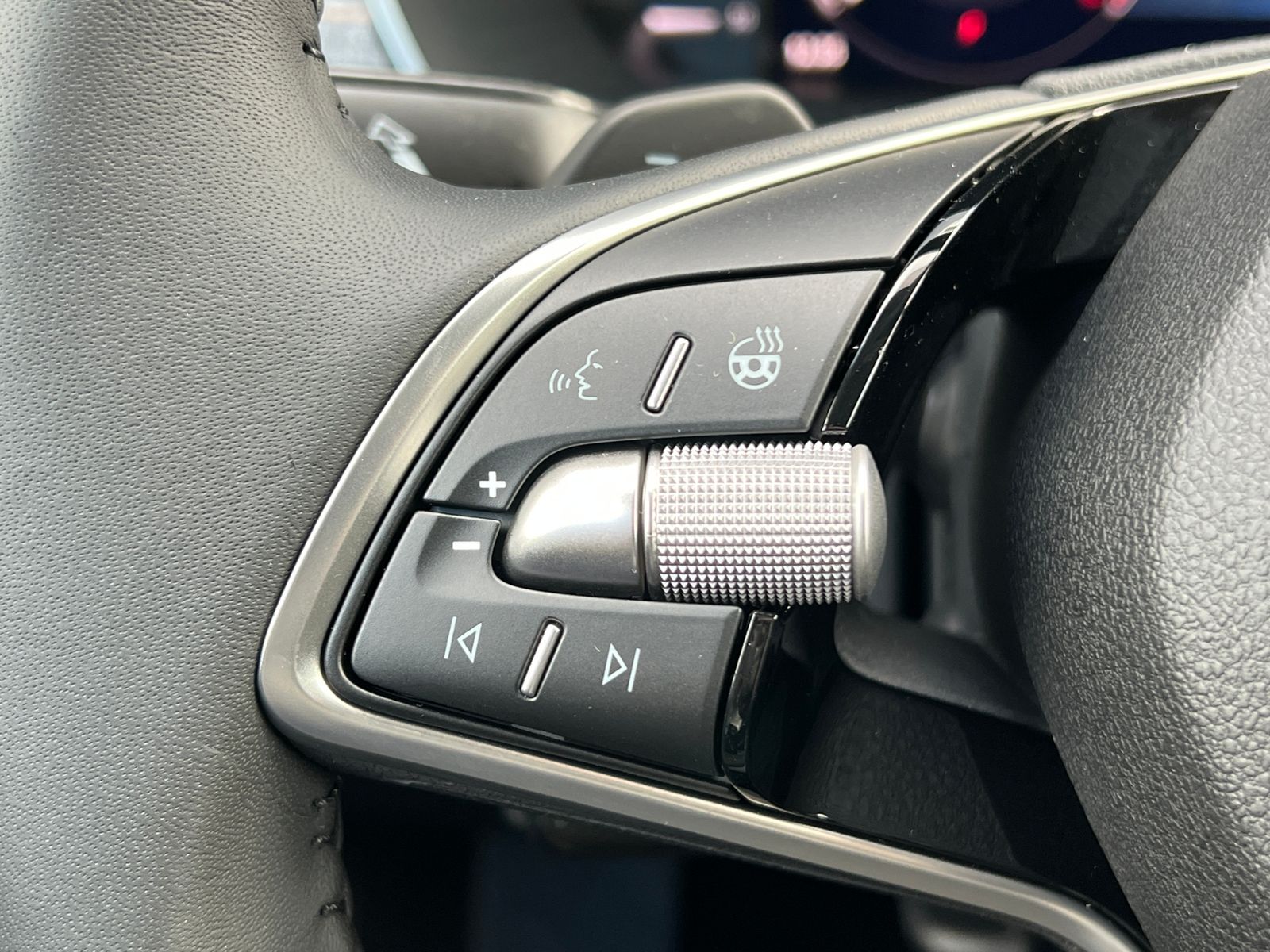 Fahrzeugabbildung SKODA Octavia Combi TOUR 2.0 TDI DSG *AHK, Travel Assi