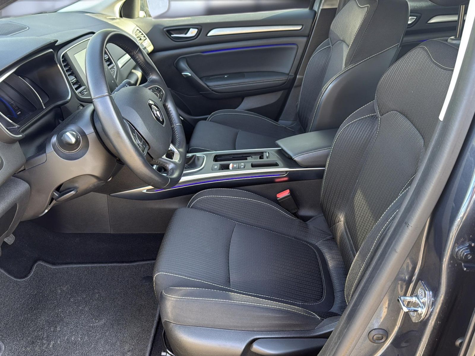 Fahrzeugabbildung Renault Megane IV Grandtour Intens/ 1. Hand