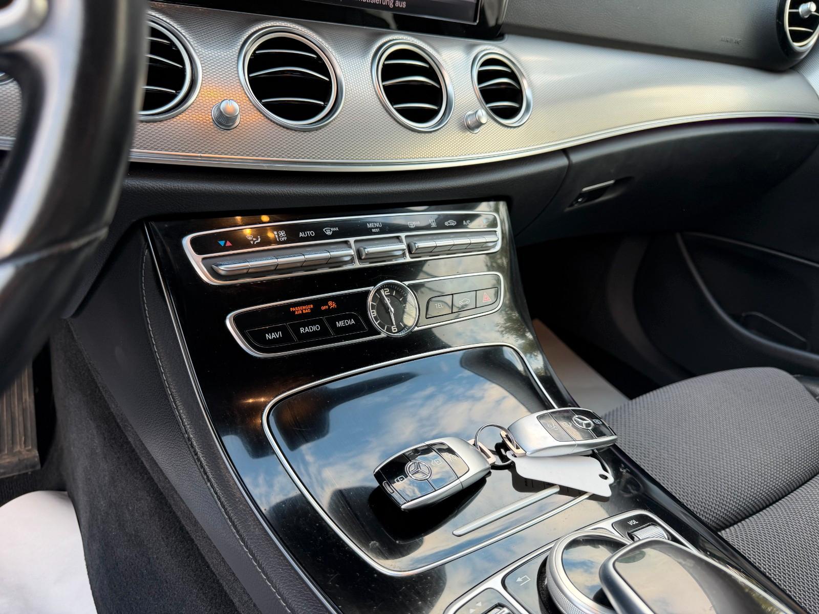 Mercedes-Benz E 220d Avantgarde AMBIENTE/LED/KAMERA/TOTWINKEL