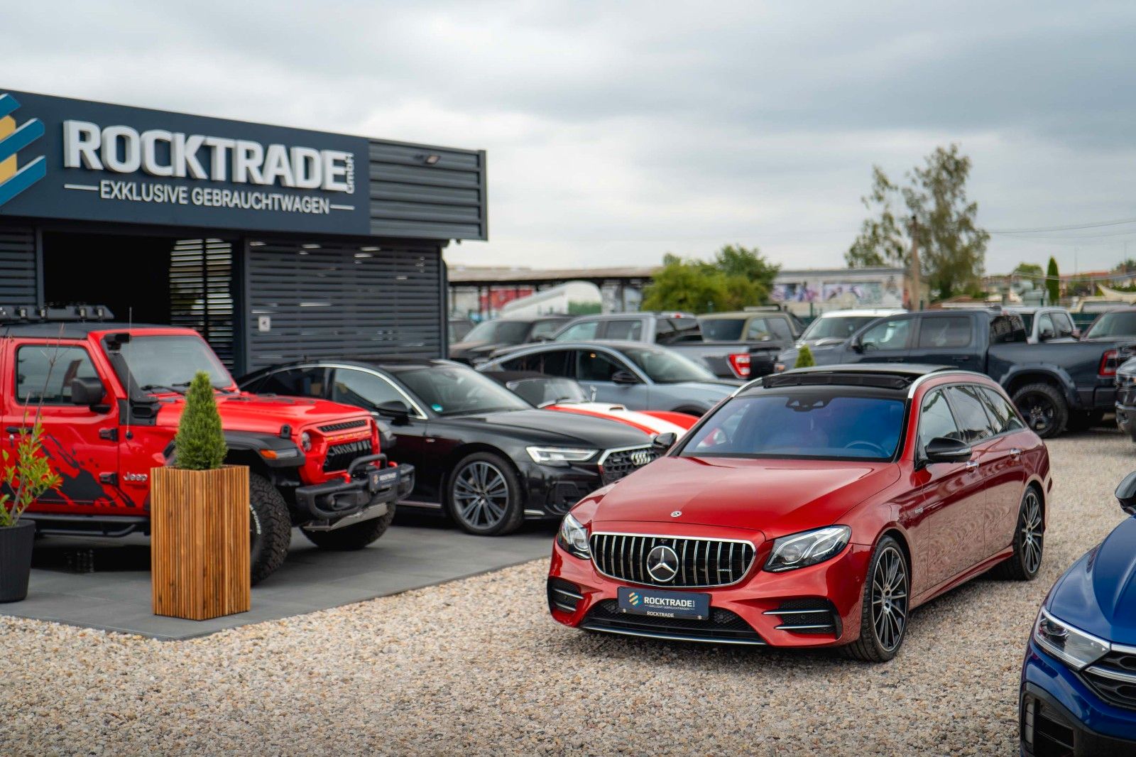 Fahrzeugabbildung Mercedes-Benz E 43 AMG 4Matic Night-Paket *Airmatic*ACC*Pano*