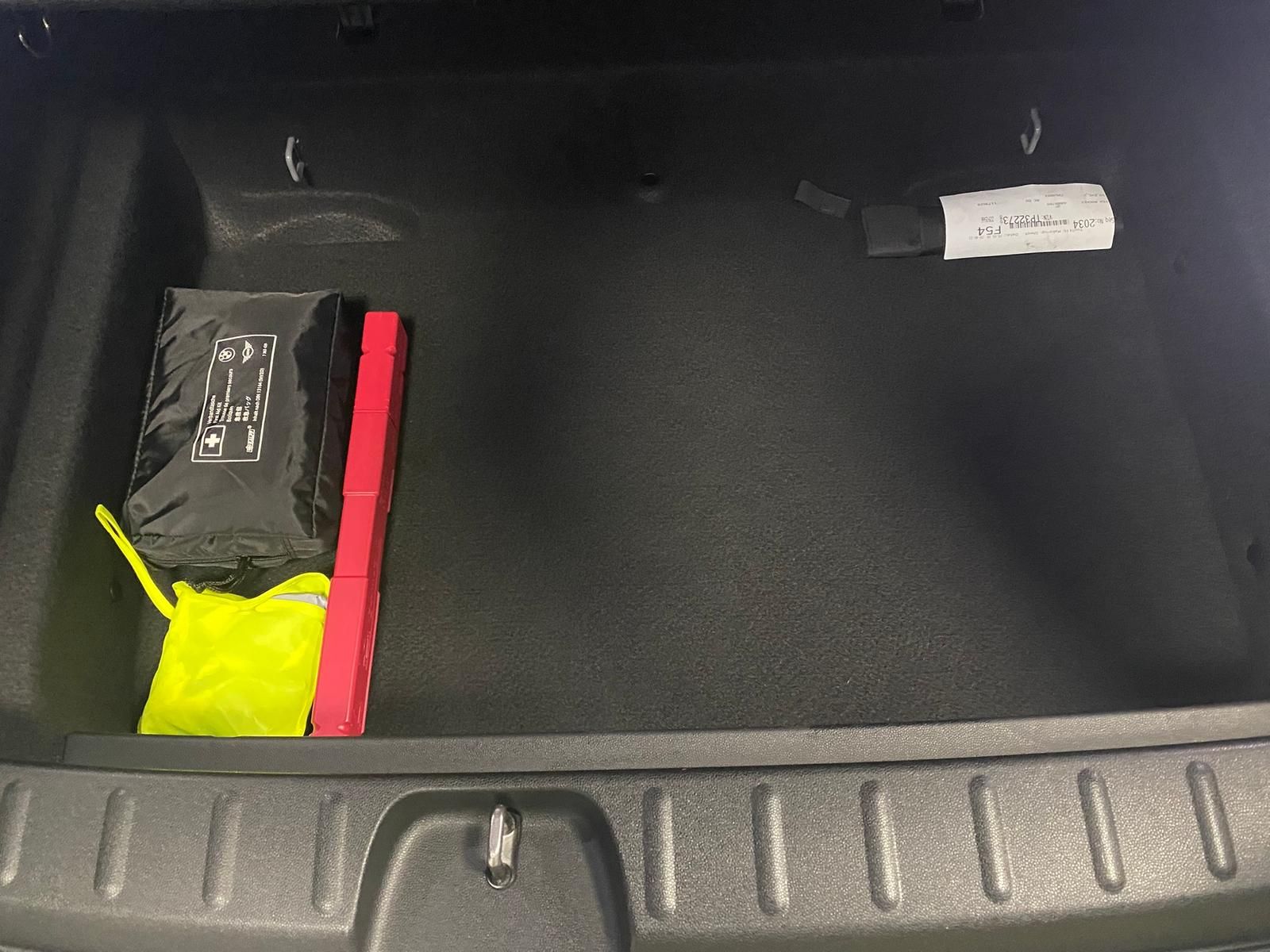 Fahrzeugabbildung MINI Cooper 1.5 12V Cooper KLIMA+NAVI+SITZHEIZ+ALU+LE