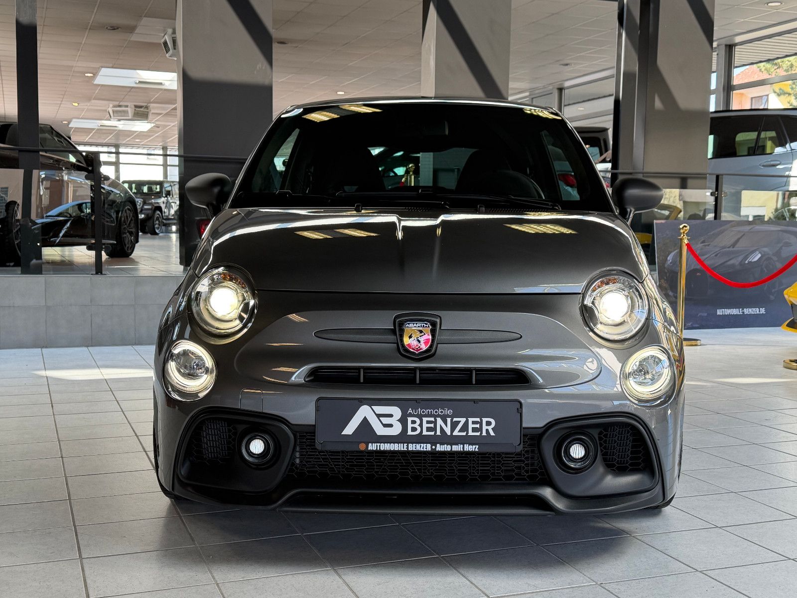 Fahrzeugabbildung Fiat Abarth 695Competizione/CARBON-SITZE/CARBON/BEATS
