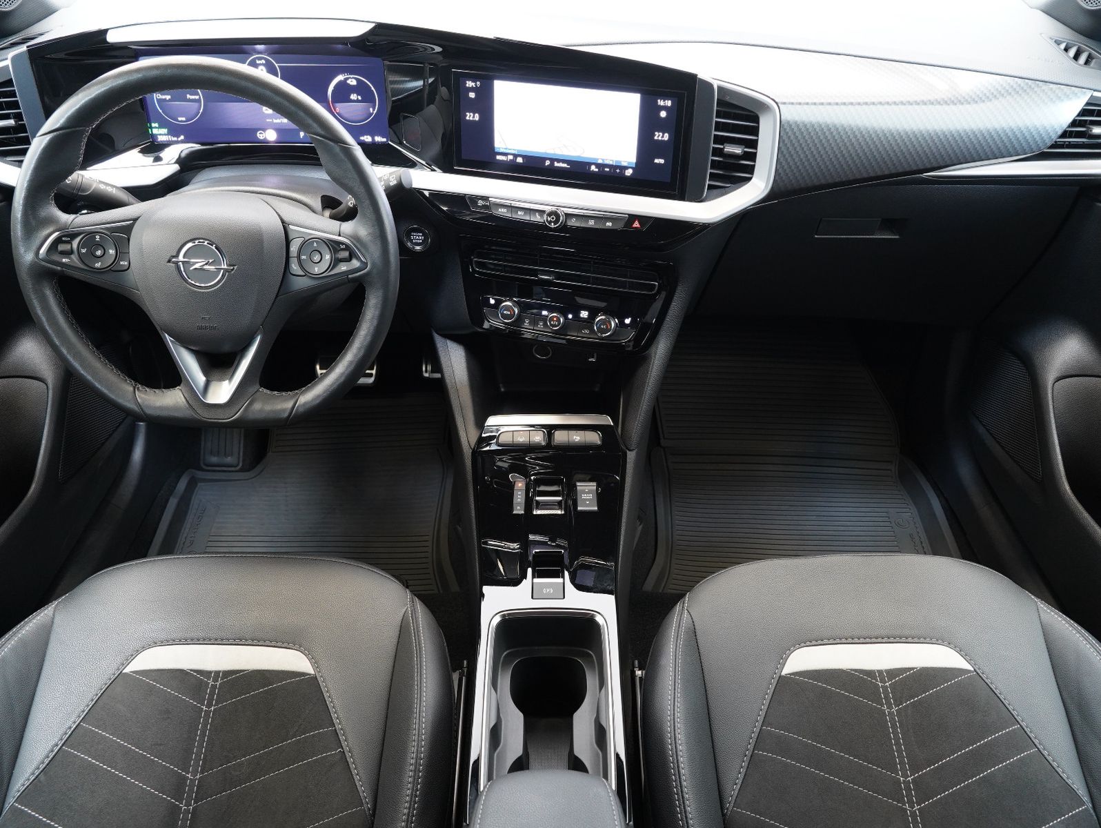Fahrzeugabbildung Opel Mokka-e Ultimate INTELLILUX/ACC/WÄRMEPUMPE/SOH