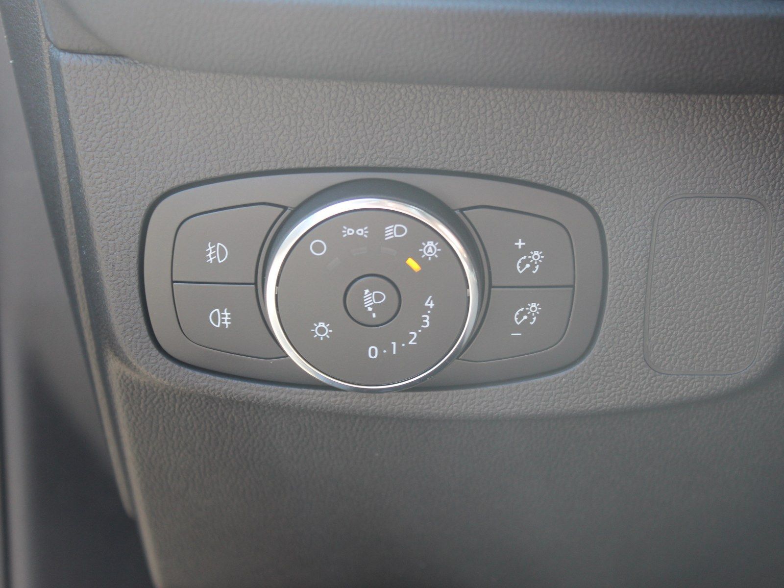Fahrzeugabbildung Ford Focus Titanium X 1,5 EcoBlue
