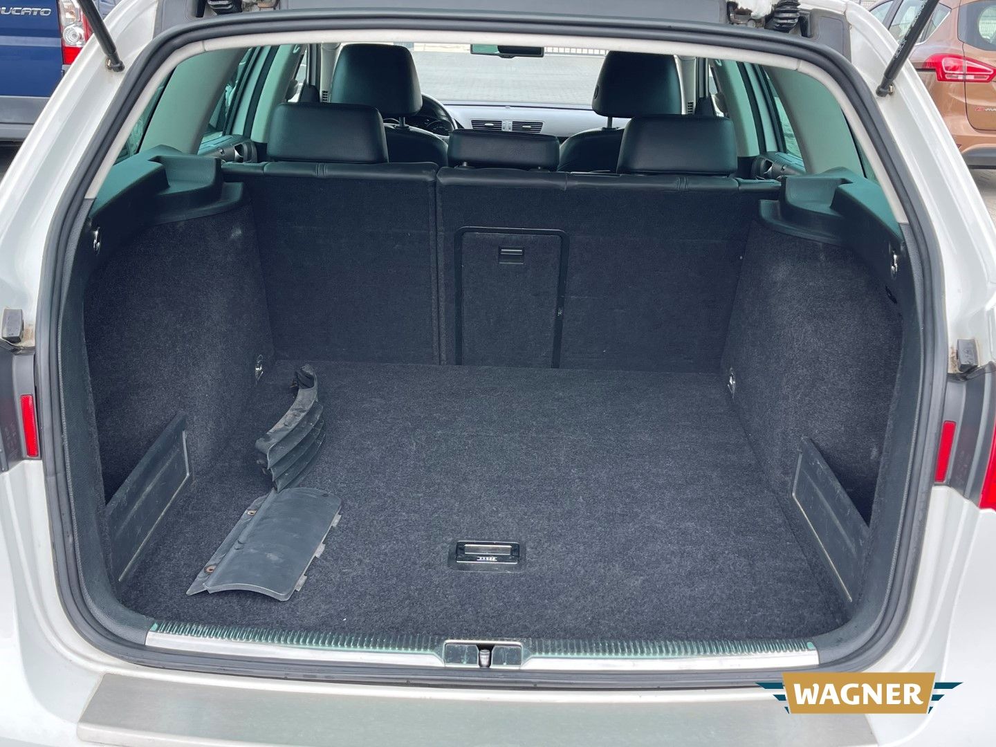 Fahrzeugabbildung Volkswagen Passat Variant Highline R-Line Motorschaden