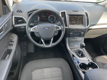 Ford Galaxy - 8