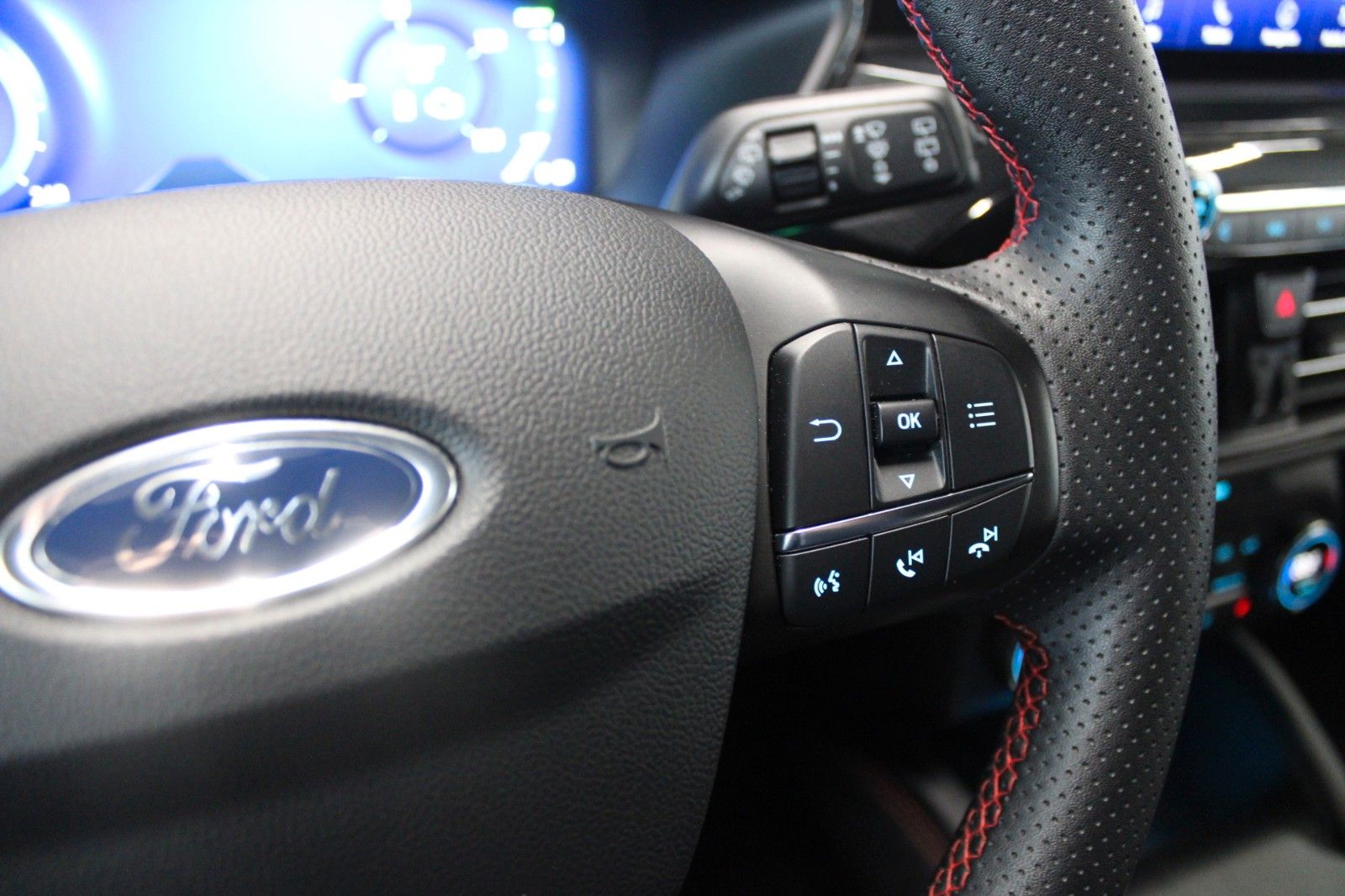 Fahrzeugabbildung Ford Kuga PHEV ST-Line NAVI DAB CAM WinterPaket
