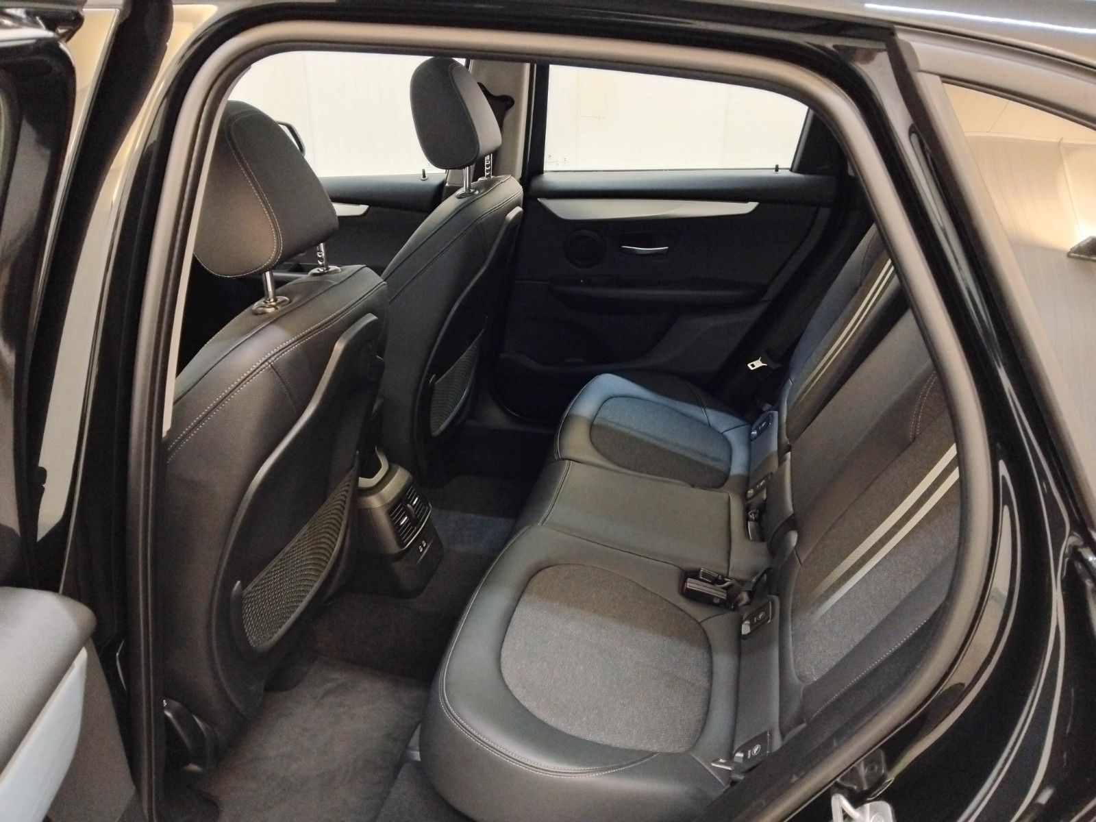 BMW 220 Active Tourer (06/2026, Benzin)