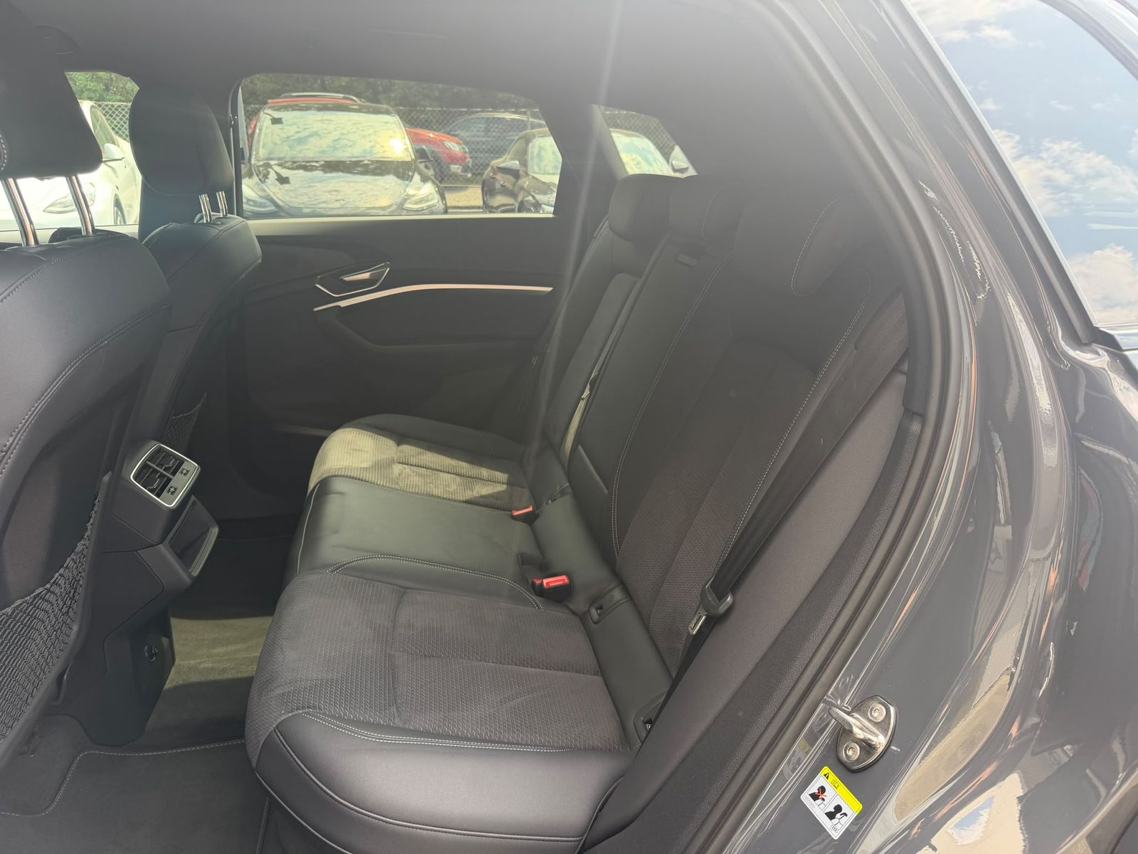 Fahrzeugabbildung Audi Q8 e-tron 55 QUAT 2X S LINE OPTIK BLACK+LUFT+AHK