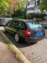Skoda Superb 1.8 TSI Elegance Combi Elegance - Skoda Superb aus 2011: Kombi