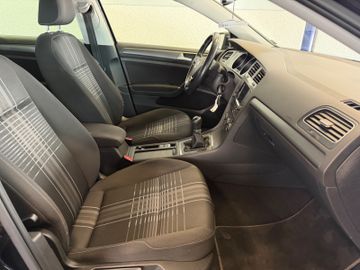 Volkswagen Golf - 11