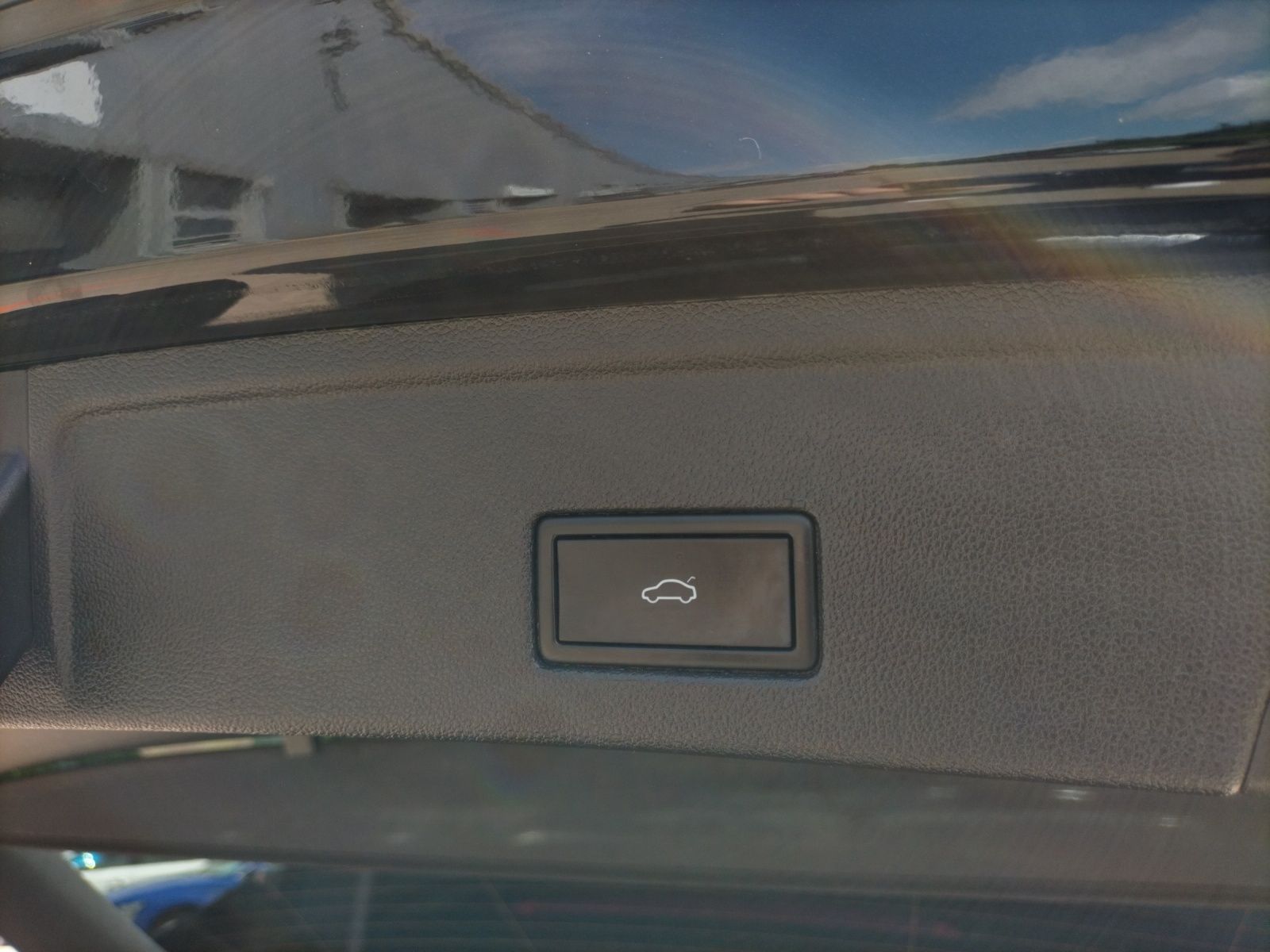 Fahrzeugabbildung Volkswagen Touareg Elegance 4M eHybrid LED PANO AHK SHZ PDC