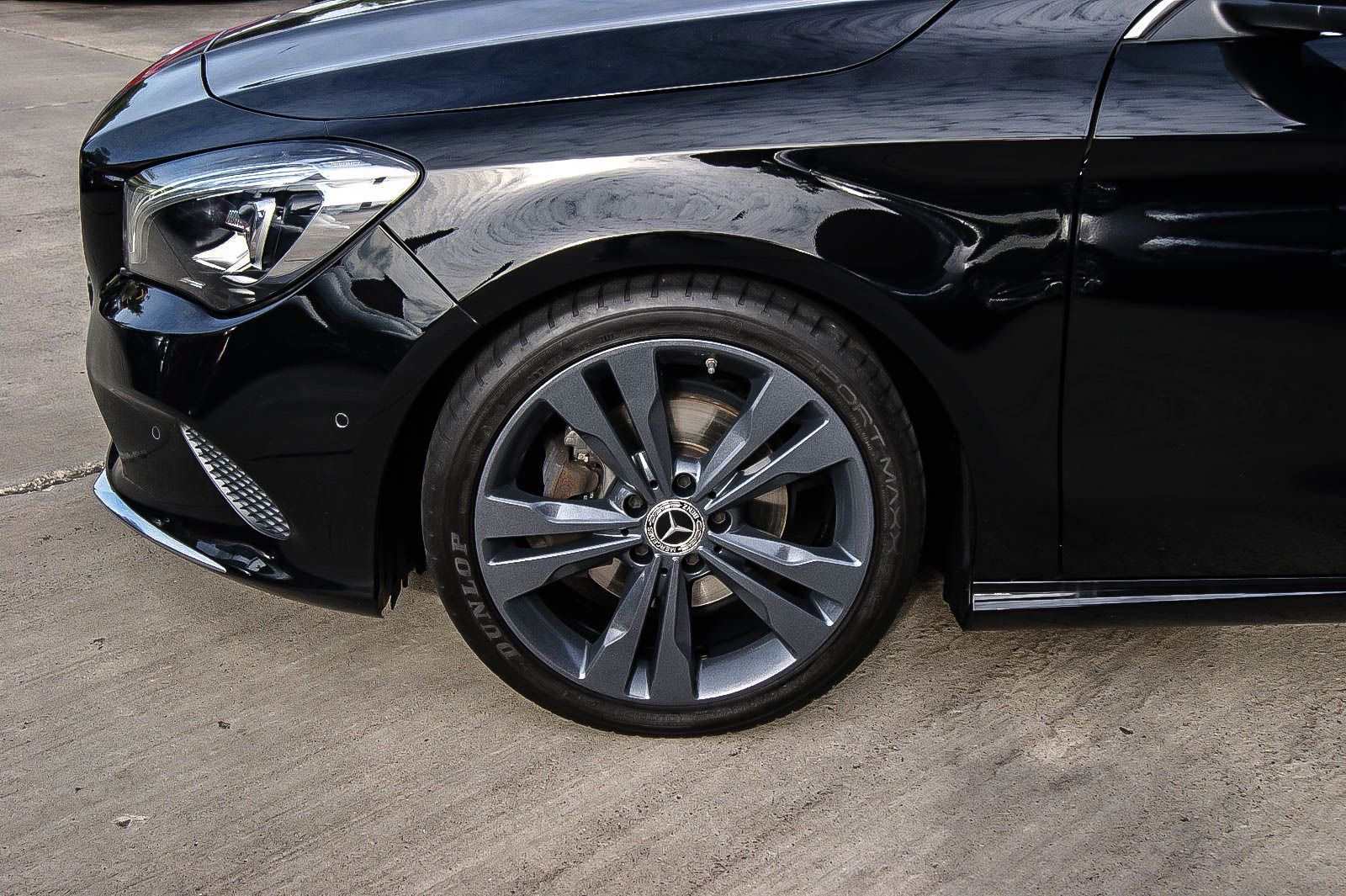 Fahrzeugabbildung Mercedes-Benz CLA 200 Shooting Brake 7G-DCT LED KEYLESS NAVI