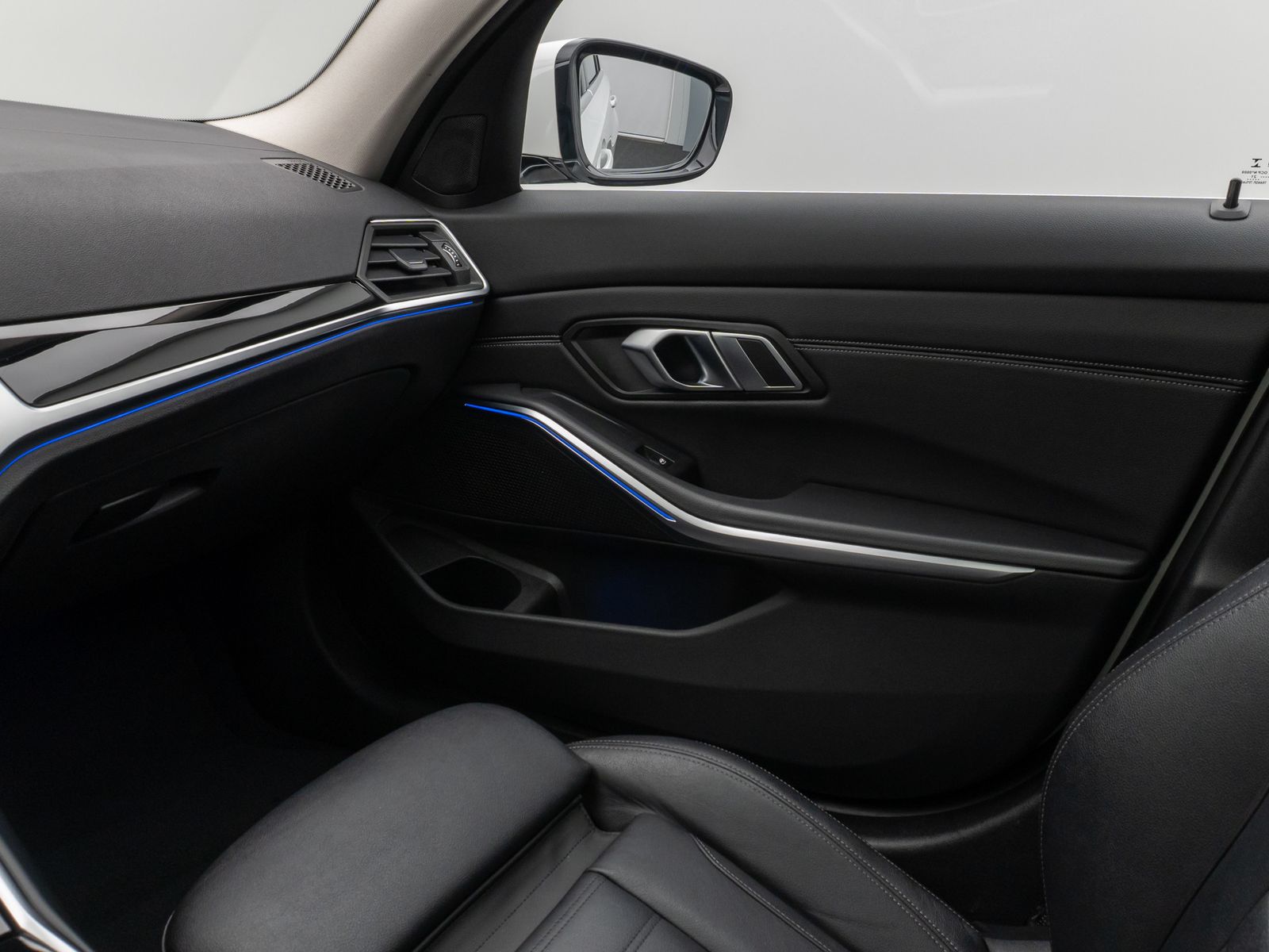 Fahrzeugabbildung BMW 320d  Luxury Line Panorama Kamera DAB AHK Alarm