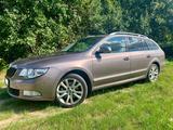 Skoda Superb 1.8TSI AUTO*VOLL*PANORAMA*AHK*LEDER*XENON - Skoda Superb aus 2010: Kombi