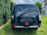 Mitsubishi Pajero 3.2 DI-D Instyle*Schiebedach*7- Sitz*Gara - Mitsubishi aus 2009
