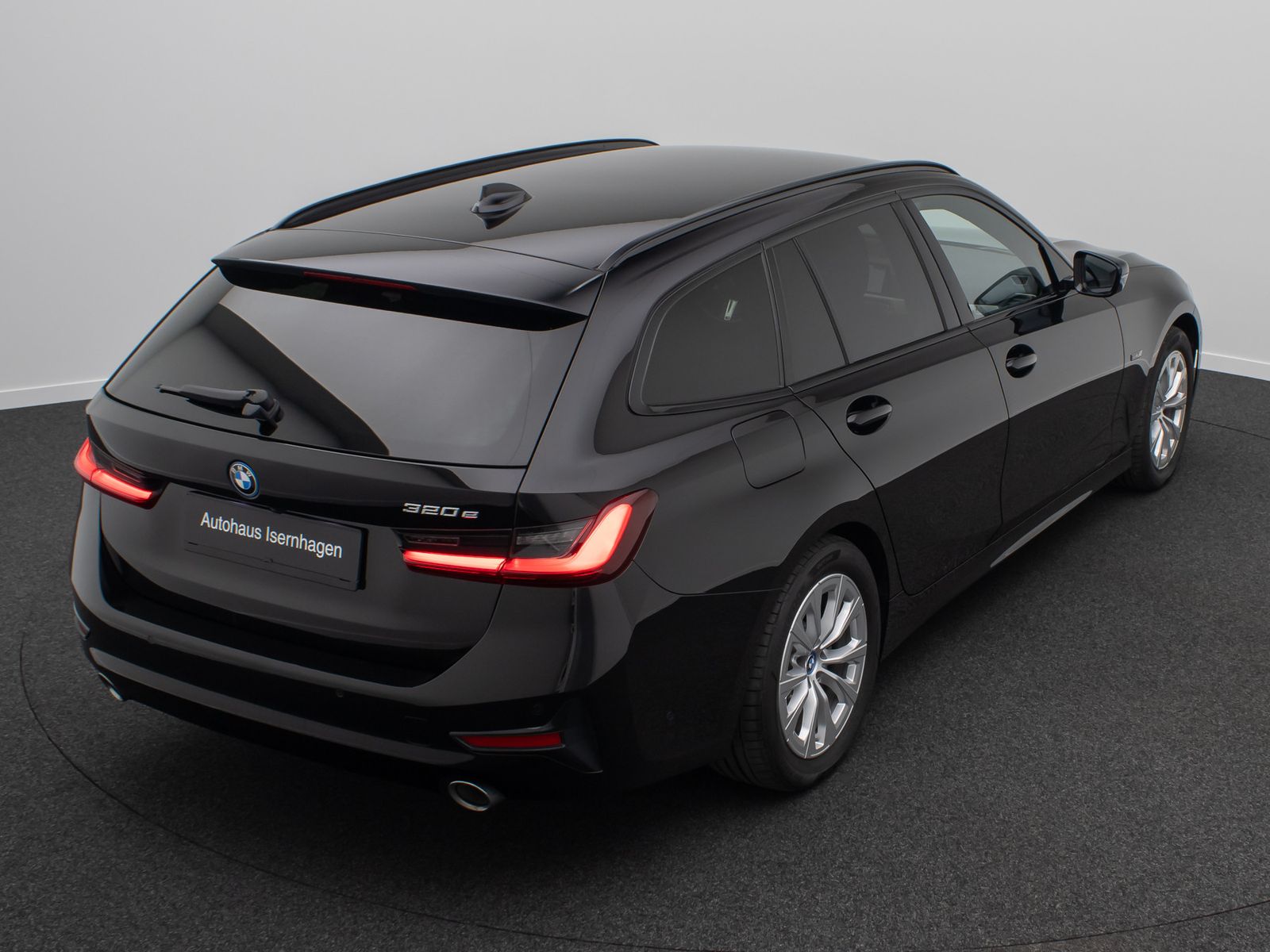 Fahrzeugabbildung BMW 320e Kamera HiFi DAB Alarm AHK Geschwindigkeitsr