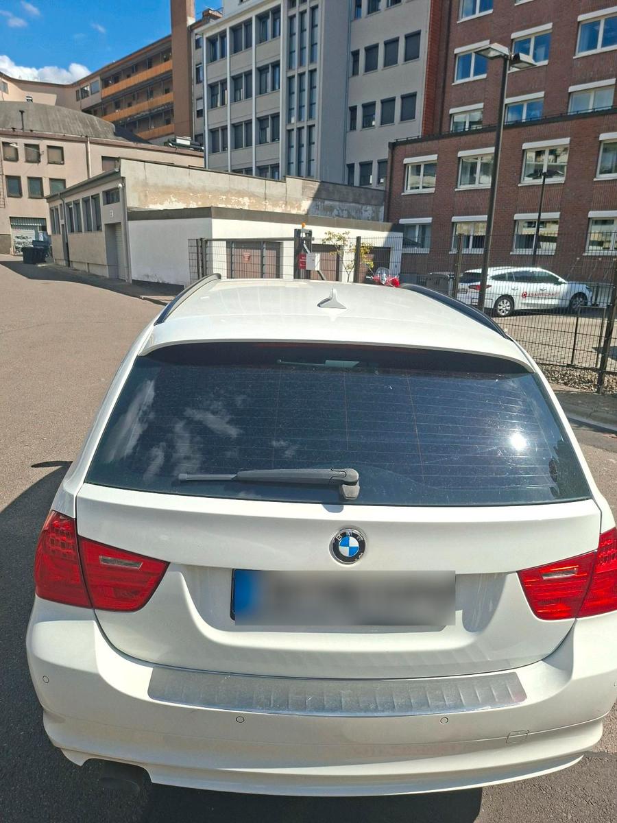 BMW 318 2011 — photo 6