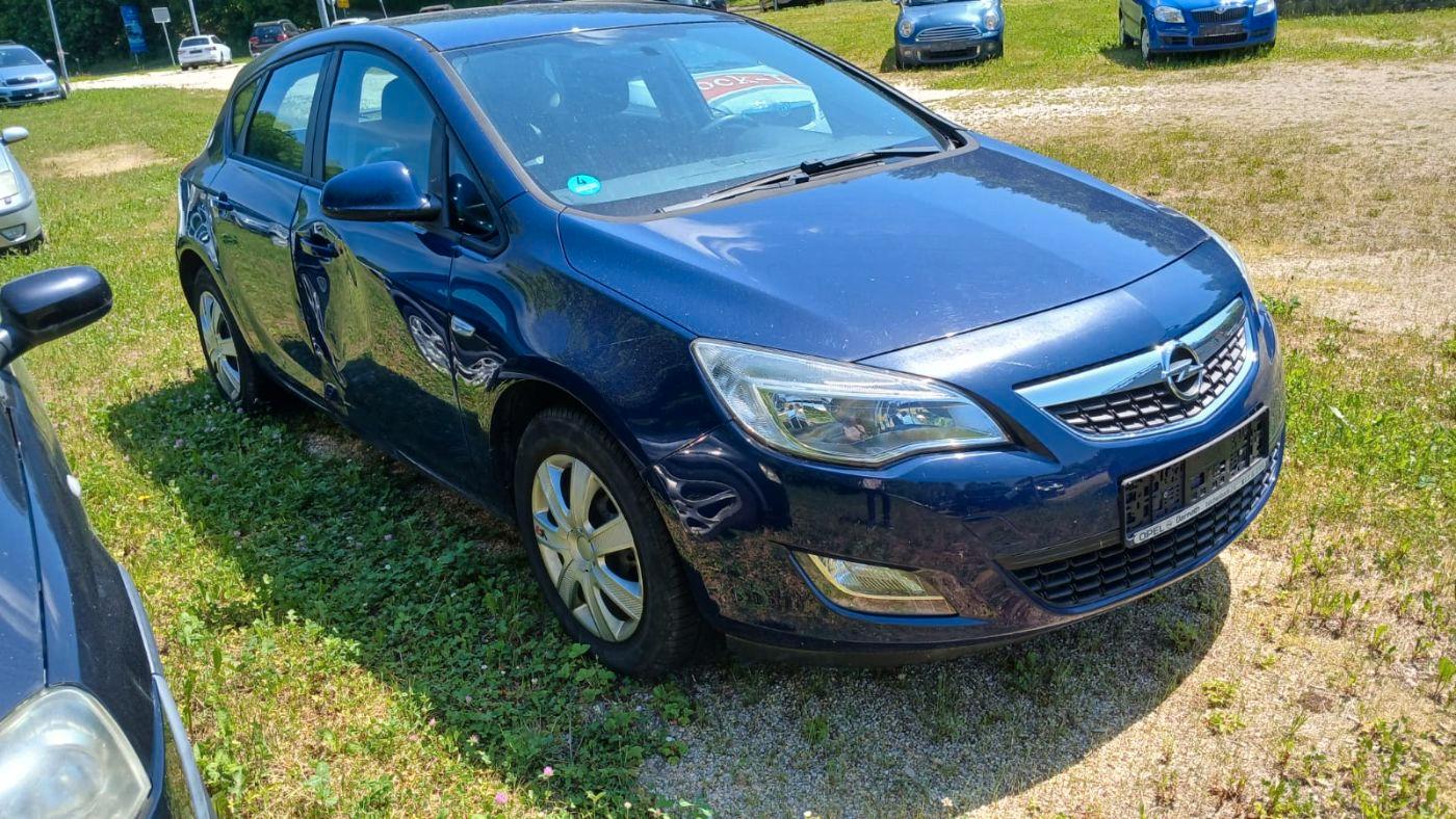 Opel Astra J 1.4 ecoFlex Selection Cool & Sound-Paket
