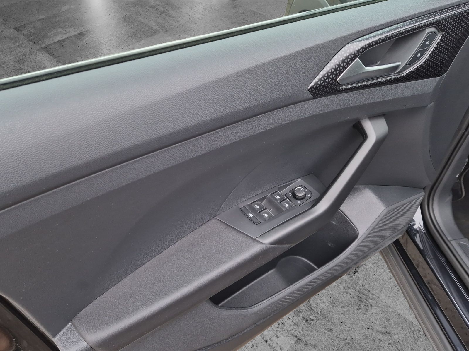 Fahrzeugabbildung Volkswagen T-Cross Style DSG AHK Kamera ACC LED Navi Climat