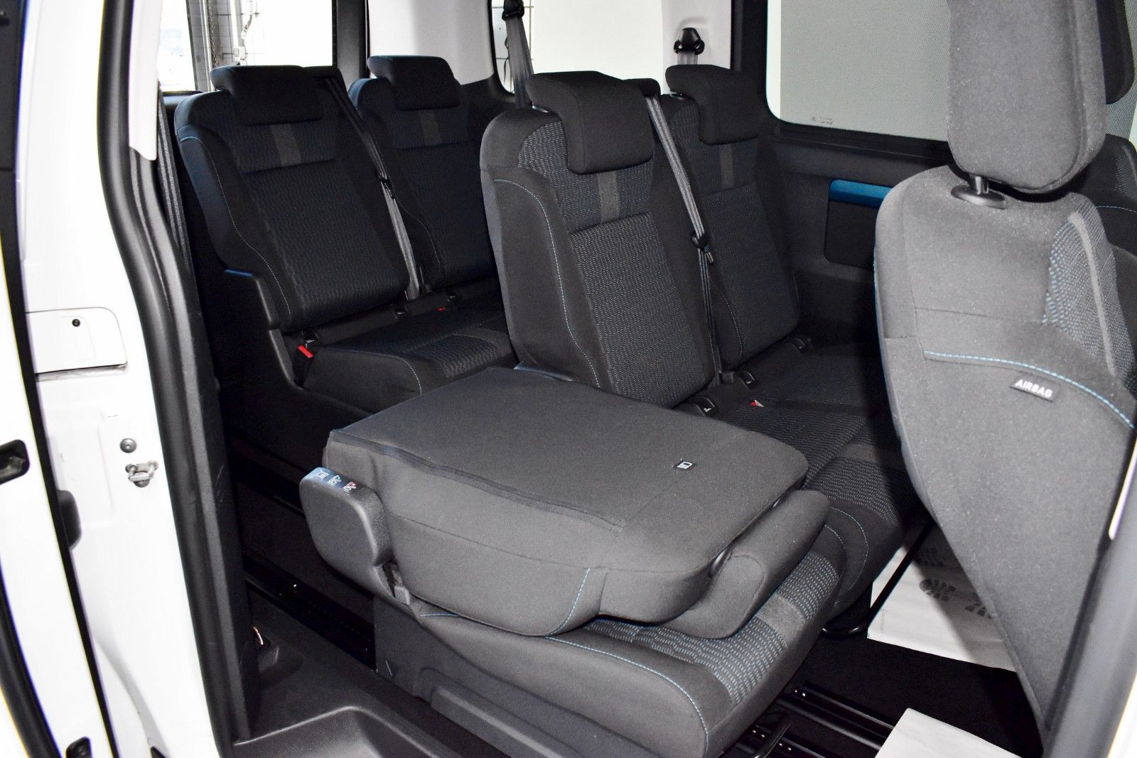 Fahrzeugabbildung Peugeot Traveller Active 7Sitzer,HeadUp,Xenon,Kamera,AHK