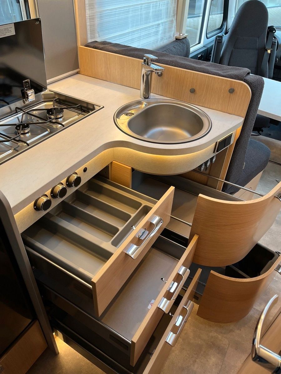 Fahrzeugabbildung HYMER / ERIBA / HYMERCAR Hymer B-MC I 600 Blackline