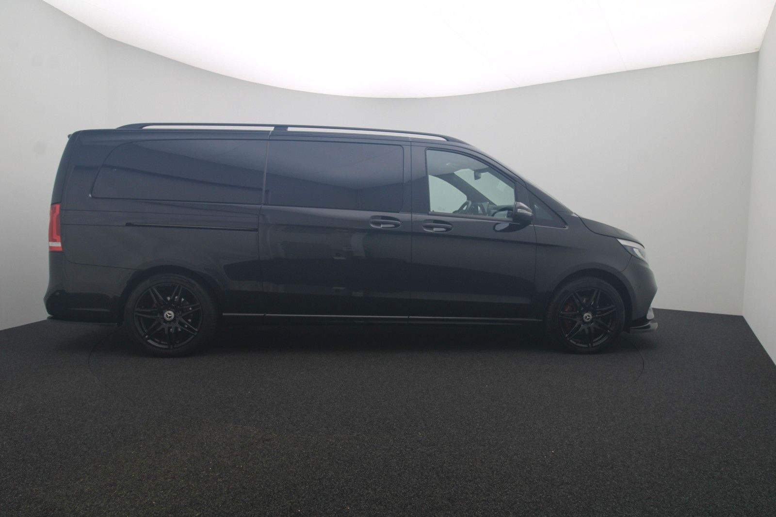 Fahrzeugabbildung Mercedes-Benz V 300d Avantgarde AMG 4Matic e.lang Hundebox