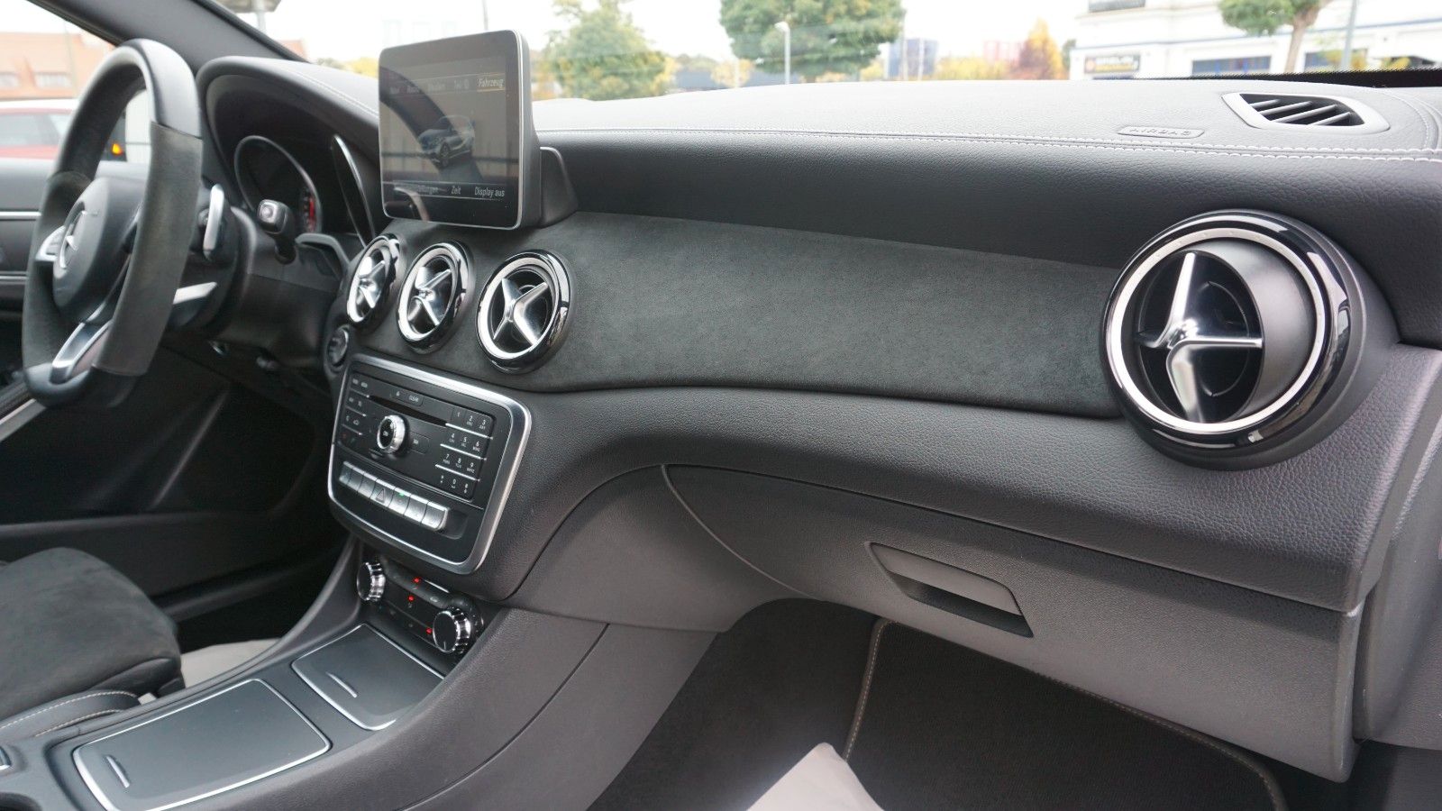 Fahrzeugabbildung Mercedes-Benz A 180d AMG Line T.Leder,LED, Navi,SH,PDC