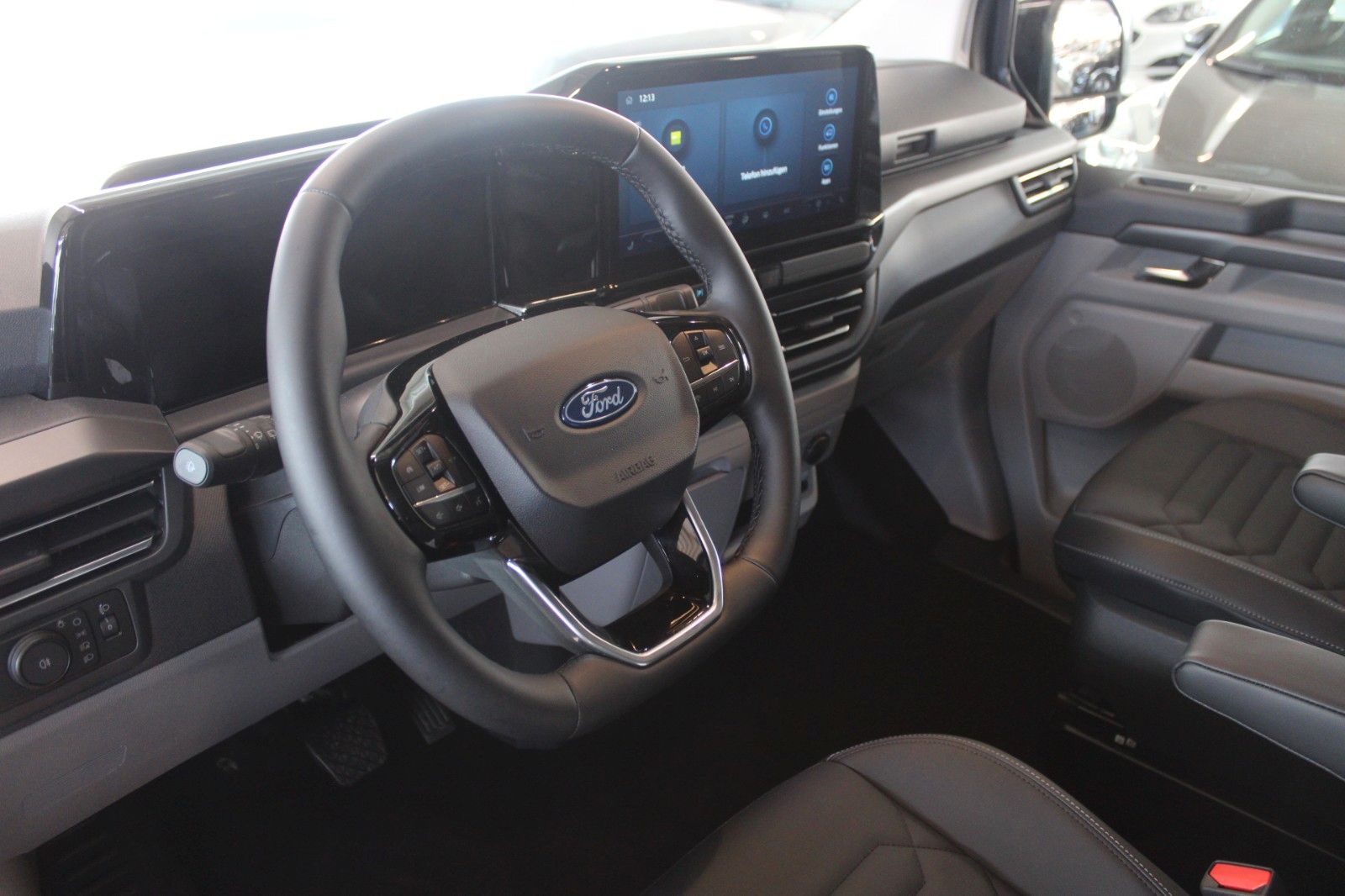 Fahrzeugabbildung Ford Tourneo Custom L1 8-Sitz Titanium Aut. LED STDHZ