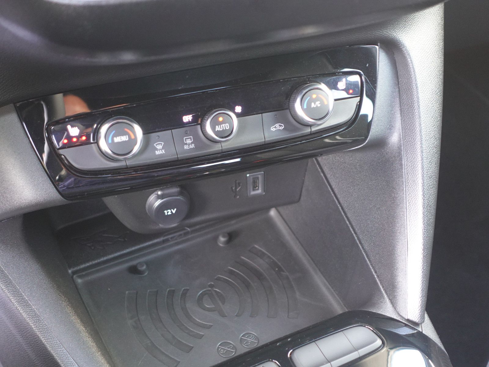 Fahrzeugabbildung Opel Corsa GS 1.2T AUTOMATIK,Navi,Kamera,Sitzhz,Allw.