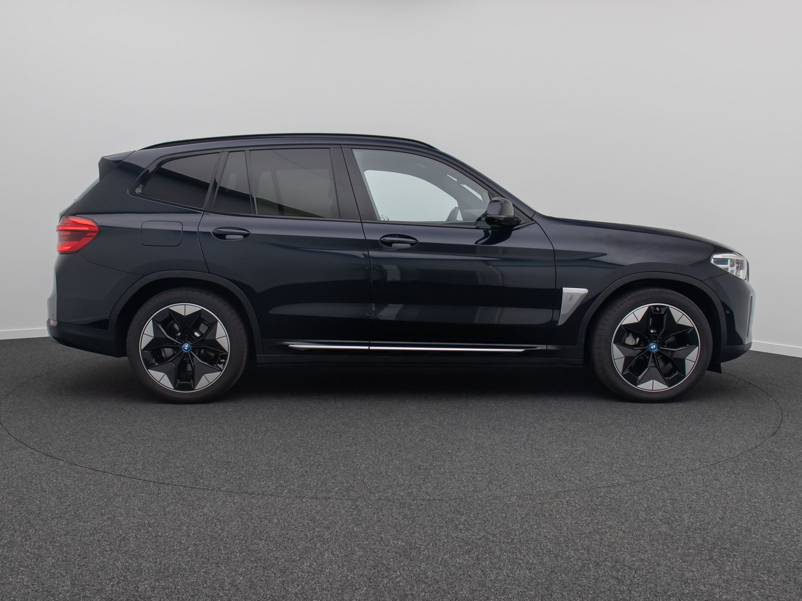 Fahrzeugabbildung BMW iX3 Impressive Panorama 360°HUD DAB H/K AHK 20"