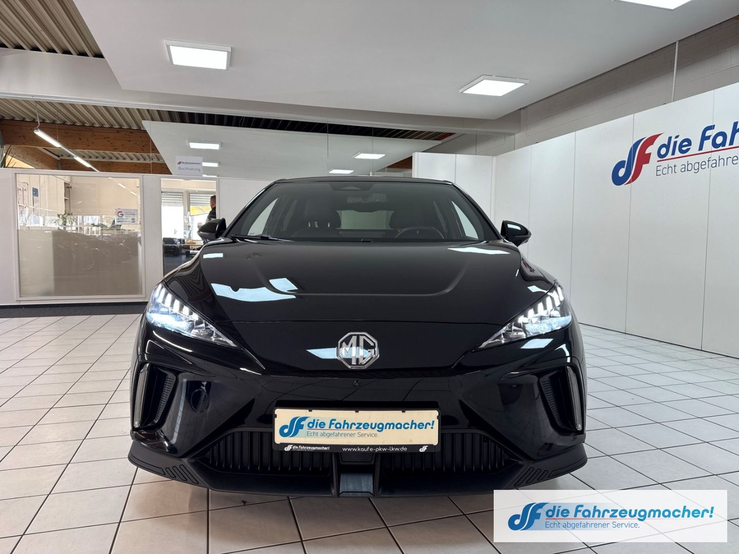 Fahrzeugabbildung MG MG4 Luxury Elektromotor 150 kW Digitales Cockpit