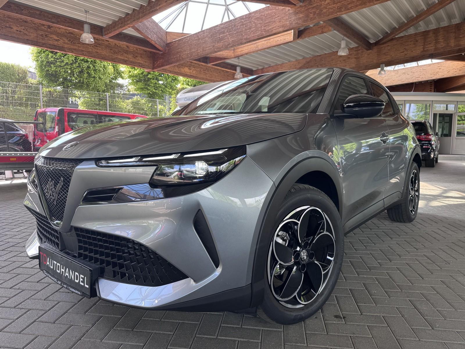 Alfa Romeo Junior Elettrica 115 kW Wärmepumpe, 18-Zoll, 10,