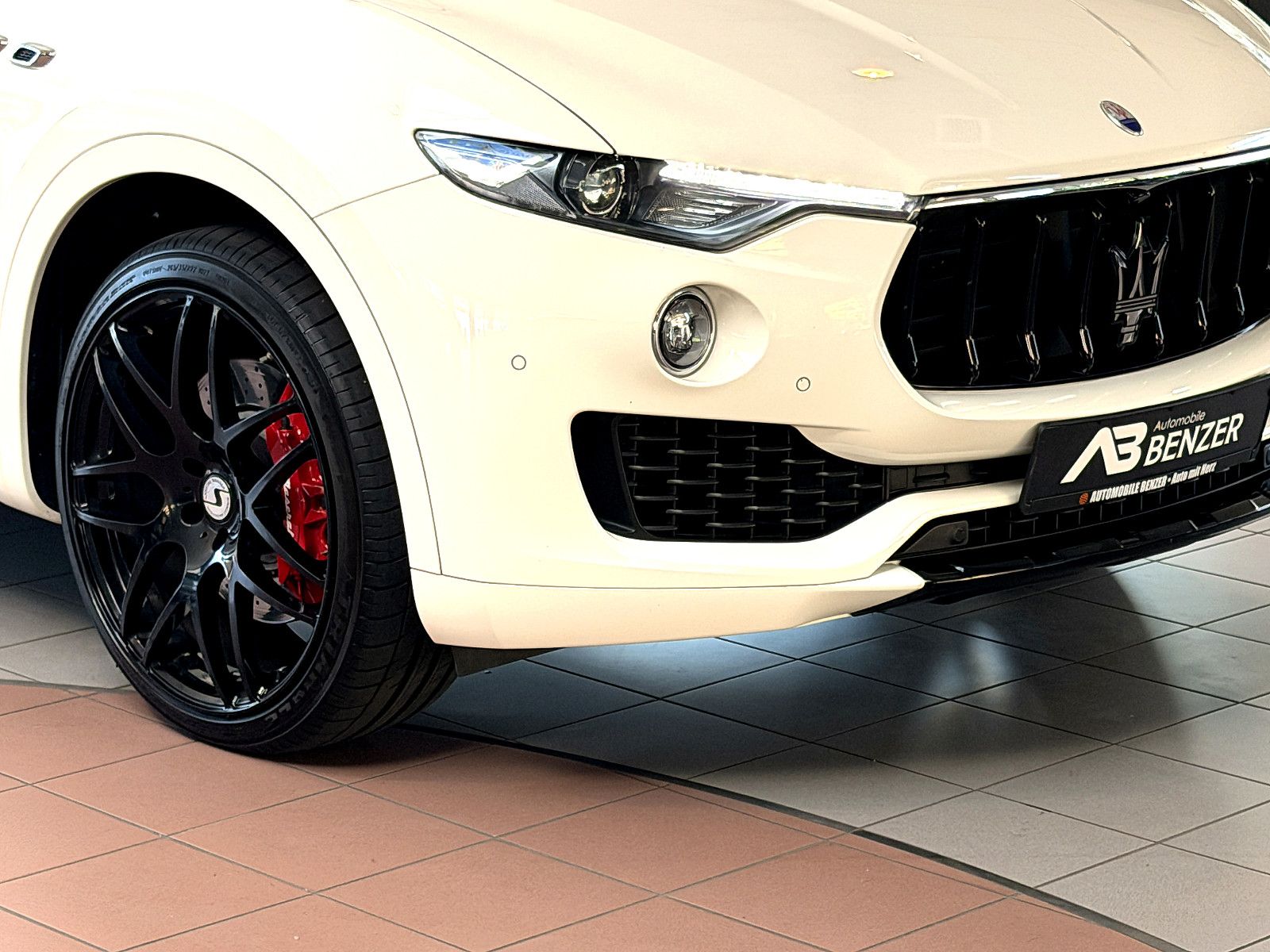 Fahrzeugabbildung Maserati Levante S/CARBON/HARMAN-KARDON/KAMERA/BRD