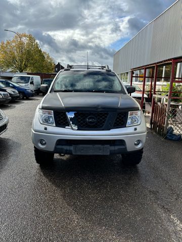 Nissan Navara Pickup Doppelkabine Premium 4X4