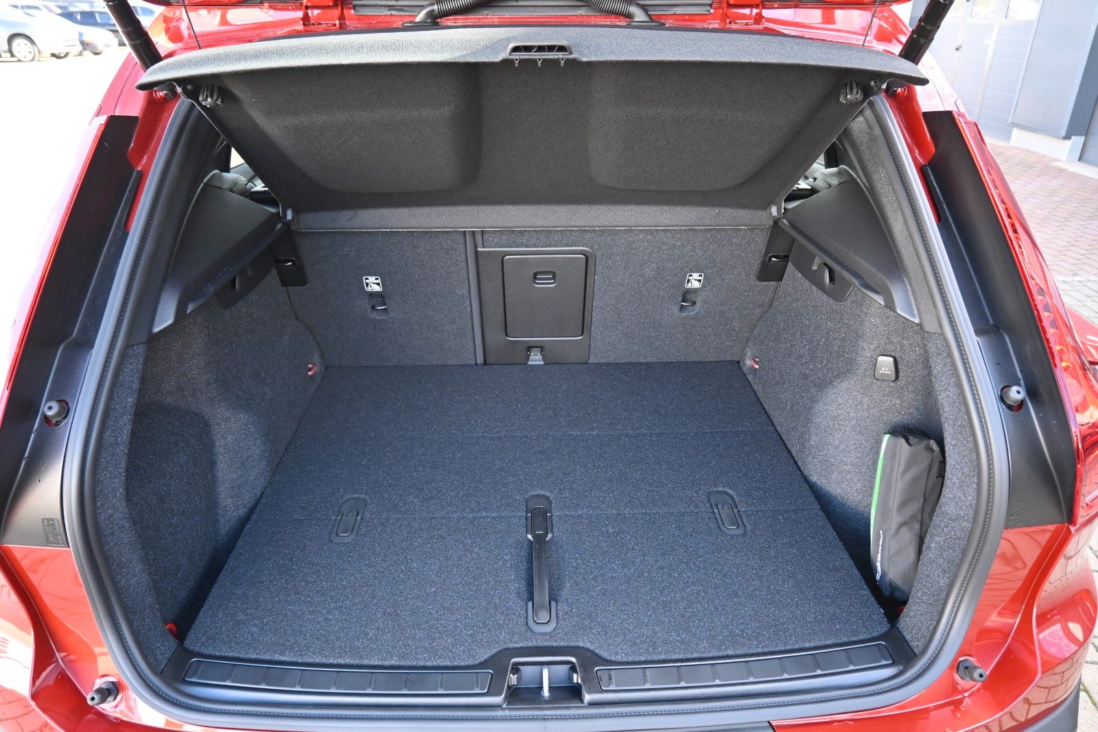 Fahrzeugabbildung Volvo XC40 B3 DKG Plus Dark*Pixel*FSHZG*360°*ACC*AHK