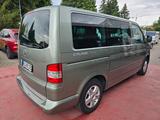 Volkswagen T5 Multivan Comfortline Cruise - Volkswagen T5 Multivan mit Diesel-Antrieb: Grün