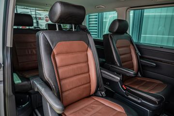 Fahrzeugabbildung Volkswagen T6 Multivan Highline|KÜHLBOX||DYNAUDI|LEDER|FULL