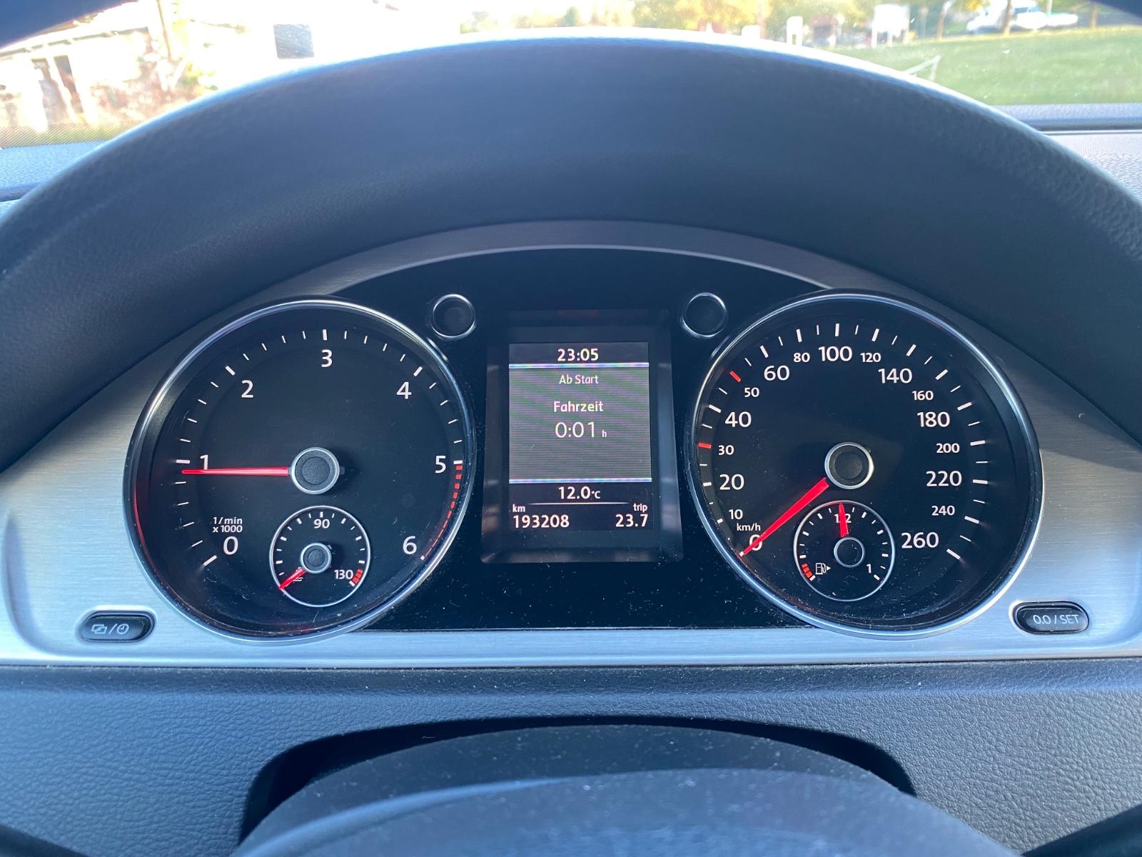 Volkswagen Passat 2013 — photo 12
