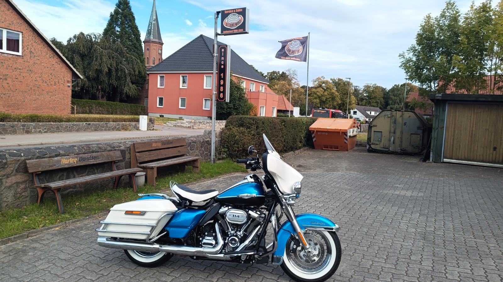 Harley-Davidson FLH Rivival