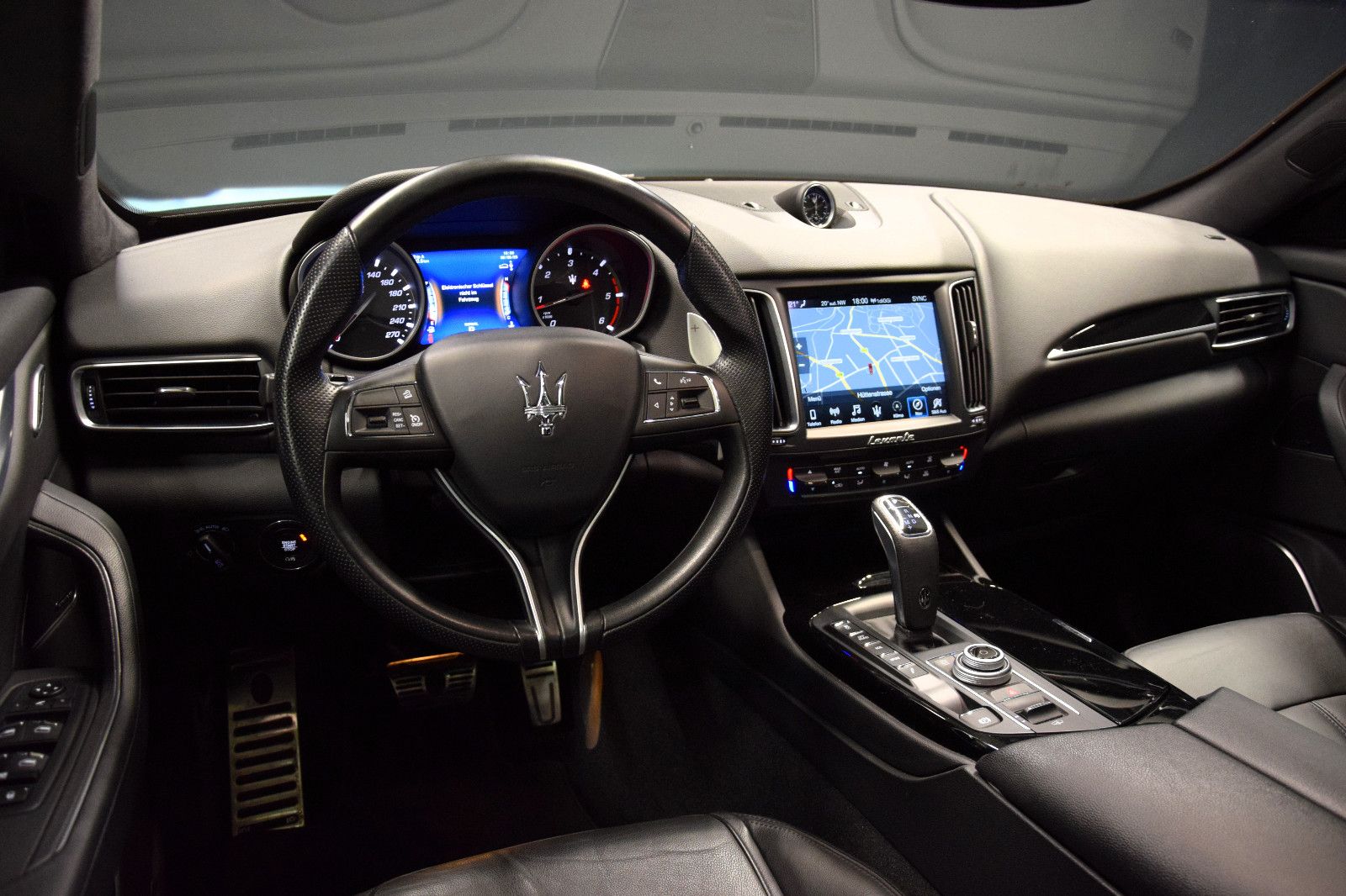 Fahrzeugabbildung Maserati Levante GranSport Pano Luft Trofeo Optik 21"