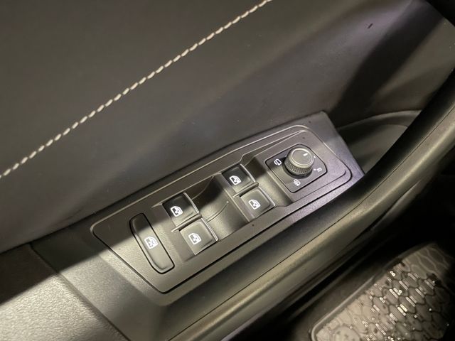 T-Roc R-Line 4M 2.0 TDI DSG MATRIX-LED