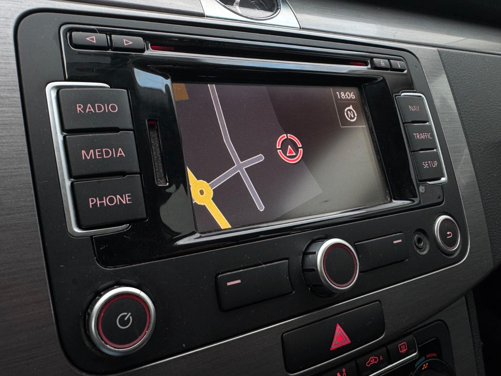 Volkswagen Passat 2011 — photo 15