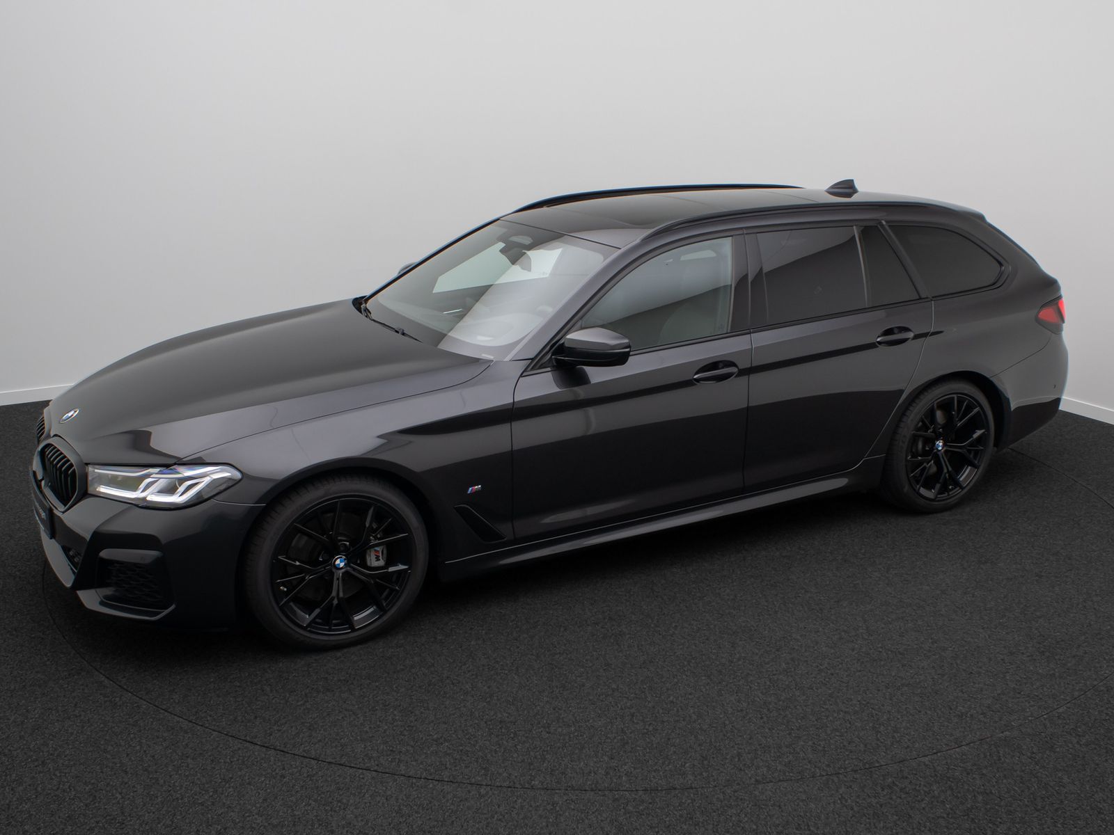 Fahrzeugabbildung BMW 530d MSport HUD DAB Kamera AHK Panorama HiFi 19"