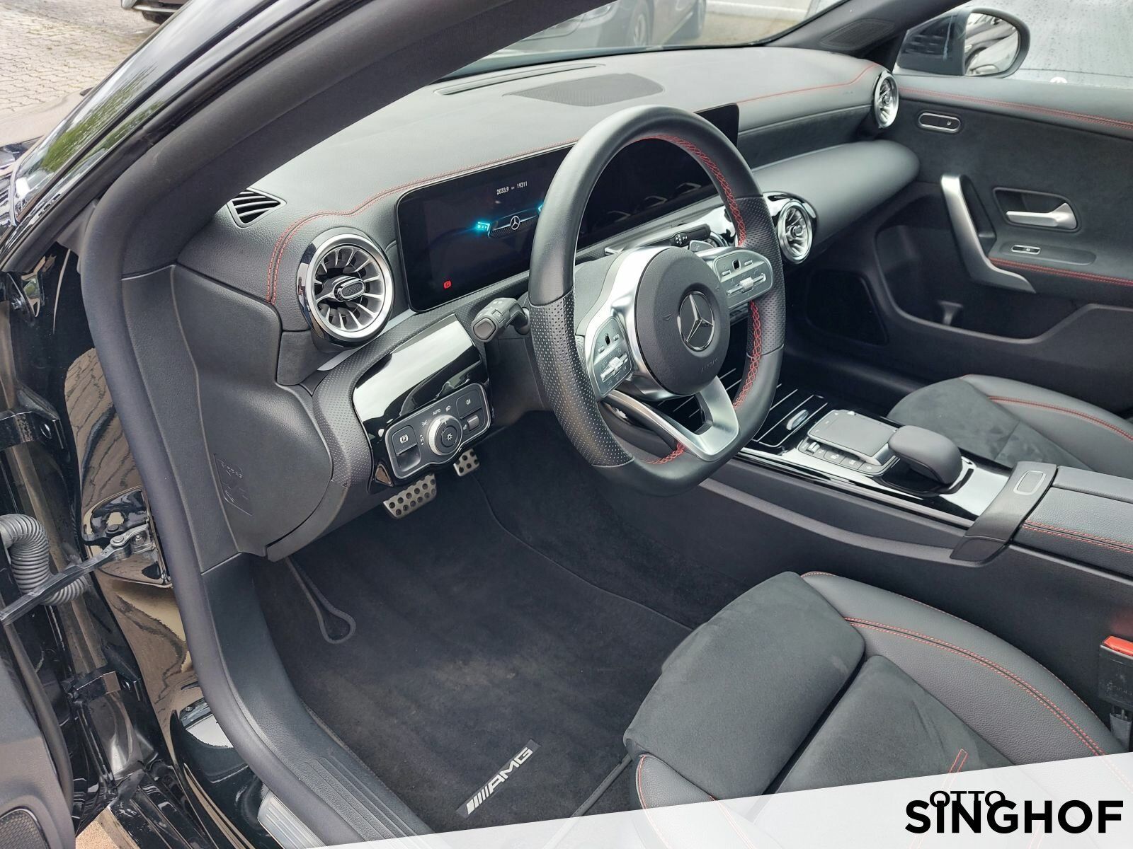 Fahrzeugabbildung Mercedes-Benz CLA 200 AMG Pano+Night+Rü Kam+TOTW+dyn.LED+Sound