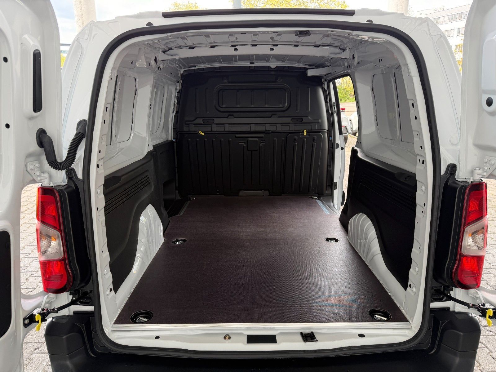 Fahrzeugabbildung Opel Combo E Cargo 1.5 D Basis erhöhte Nutzlast XL