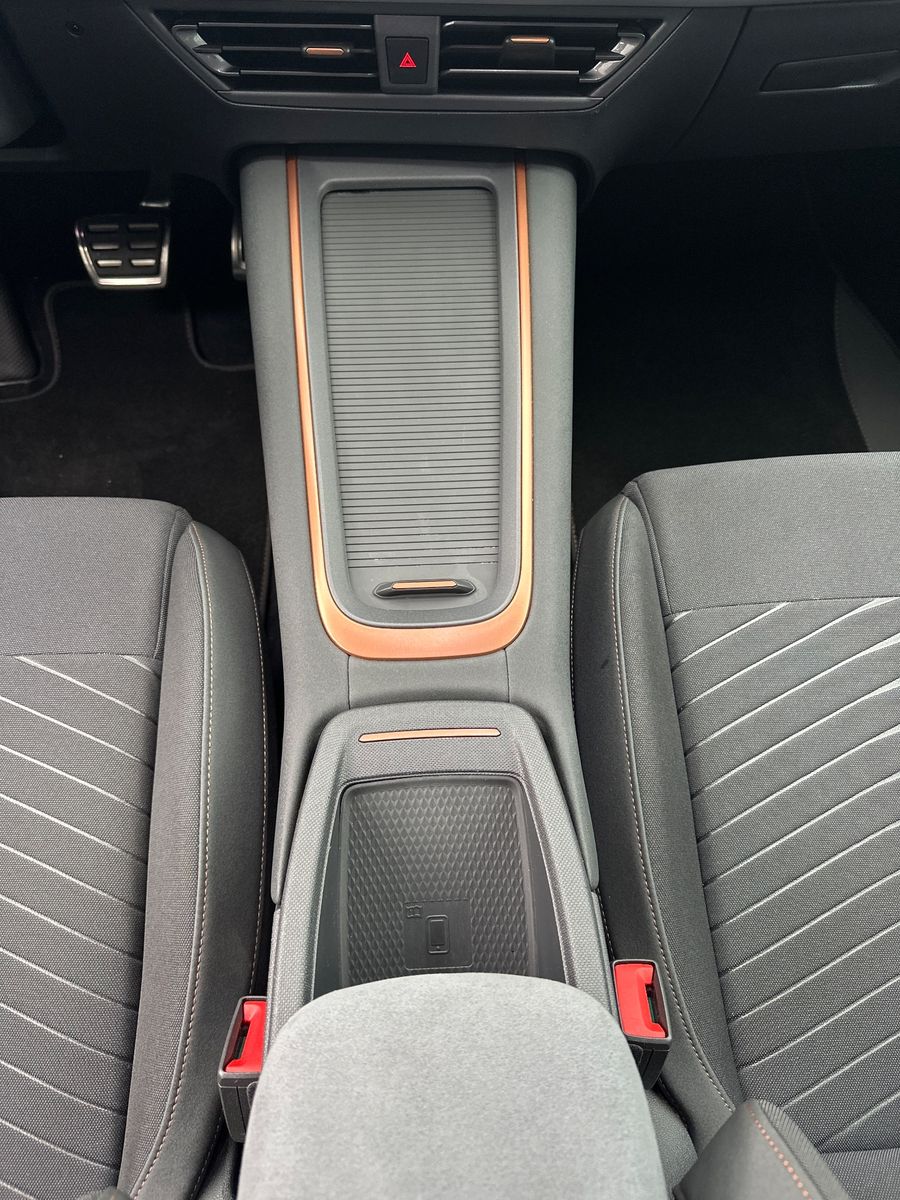 Fahrzeugabbildung CUPRA Born 150kW/58kWh NAV+LED+18ZOLL+KEYLESS+DAB+1HD