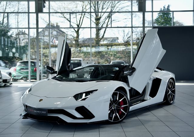 LAMBORGHINI Aventador