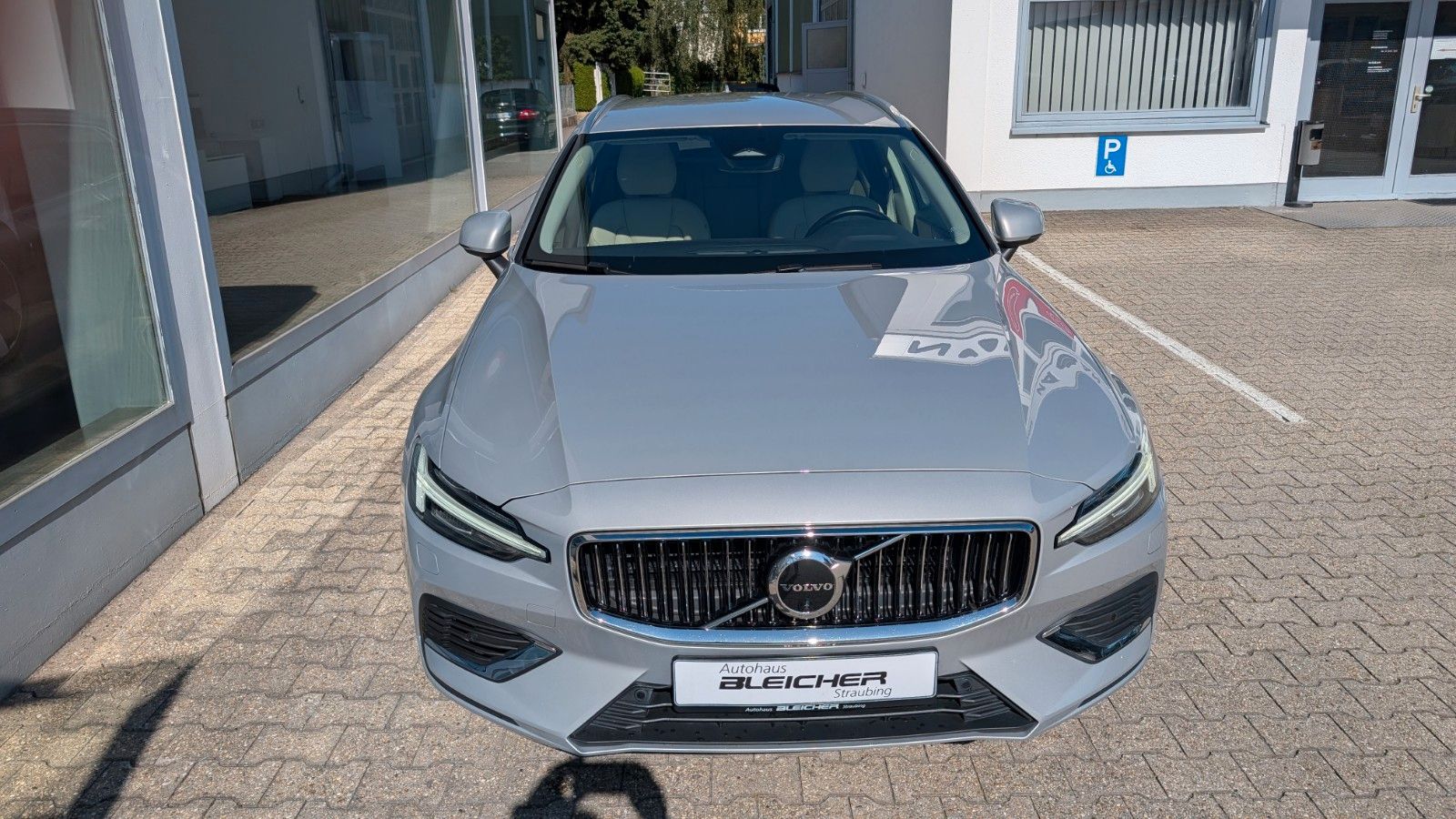 Fahrzeugabbildung Volvo V60 T8 Plug-in Hybrid | AHK | ACC | Kamera